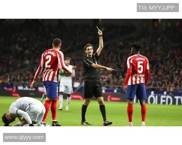 国王杯精彩对决那不勒斯逆转多特蒙德引发争议判罚热议