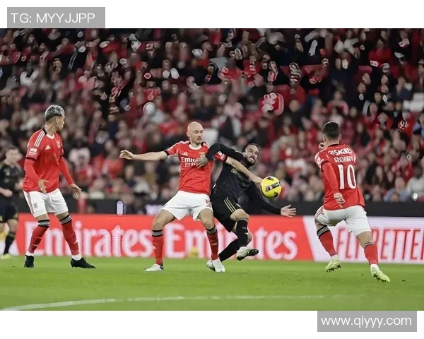 欧冠历史冷门那不勒斯逆转里昂全场沸腾瞬间引发热议